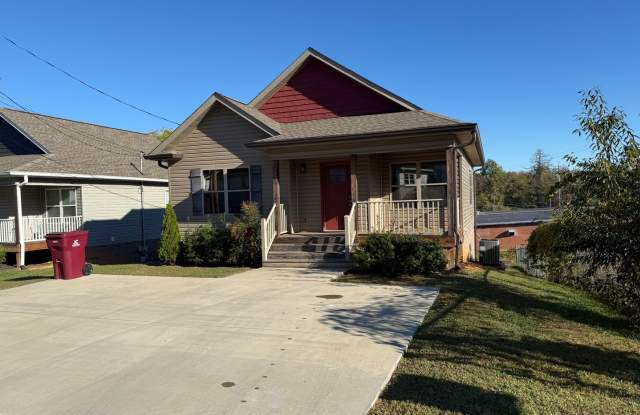 Beautiful home 3 minutes from ETSU! - 2370 Textile Street, Johnson City, TN 37604