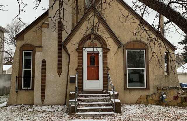 Beautiful 6 bedroom house in Minneapolis!! - 4355 North Logan Avenue, Minneapolis, MN 55412