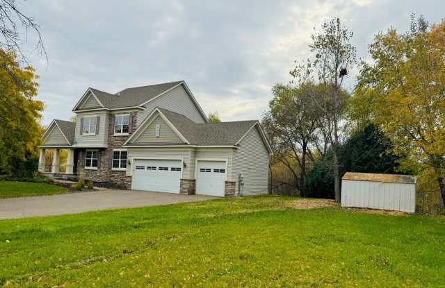 4 Bedroom Single Family Home in Forest Lake Gallery 1
