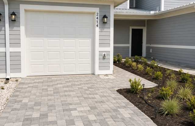 Modern Comfort Meets Style – Beautiful 2-Bed, 2.5-Bath Home in Winter Haven! Gallery 3