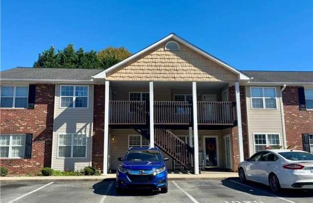 AVAILABLE NOW – Stylish 2-Bedroom Condo in Archdale, NC photos photos