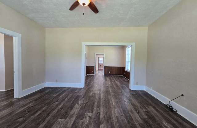 3 Bedroom 2 Bath home in Asher! Gallery 4