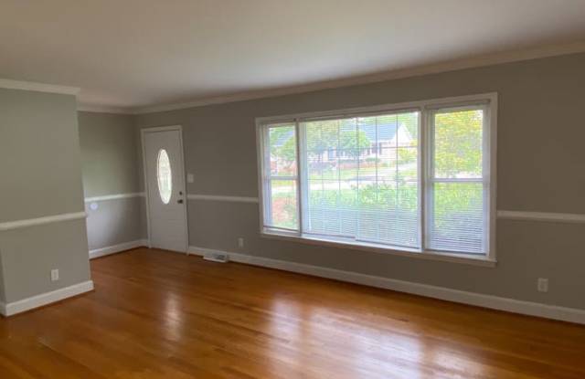 201 Yorkshire Drive Gallery 3