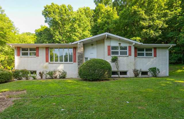 Brentwood Oasis: 3 Bed, 2 Bath Home on 5+ Private Acres photos photos