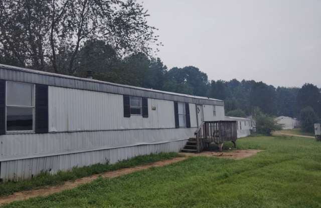 70 Red Fox Loop - 70 Red Fox Loop, Haywood County, NC 28721