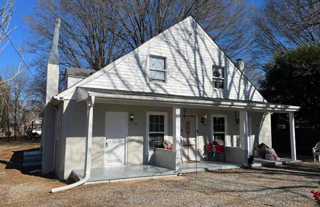 1 Bedroom 1 Bath Triplex Call Burlington Rentals tom set up a viewing 336-228-7368 photos photos