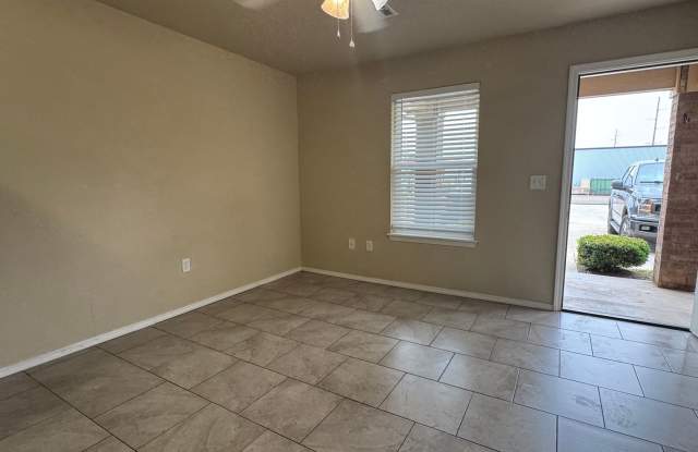 1301 SW Washington apt 3- Hot new listing! Gallery 3