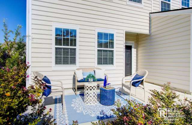 Spacious 5-Bedroom Rental in Coosaw Preserve with Loft, Office & Fenced Yard Gallery 4