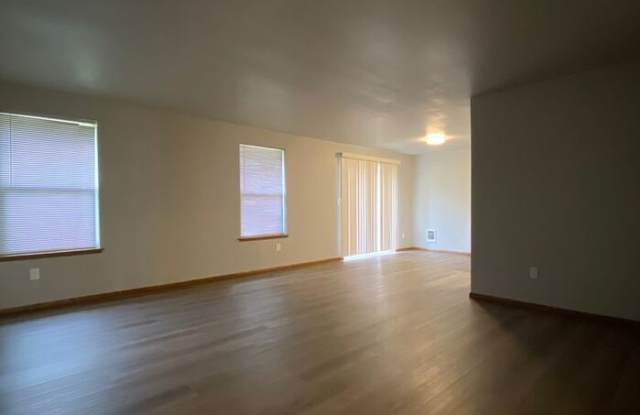 5911 157th Street Court East Gallery 4