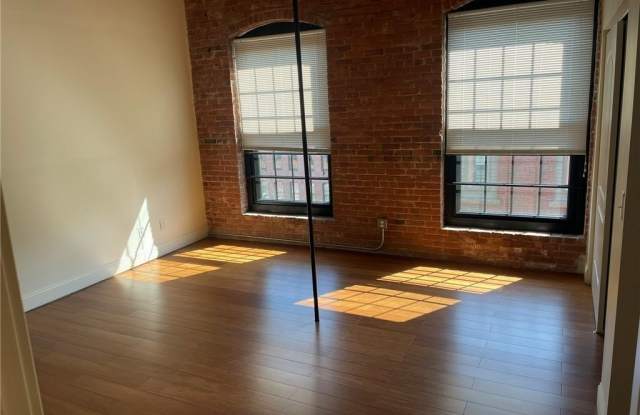 535 Roosevelt Avenue Gallery 4