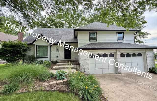Spacious 4 Bedroom Home in Shawnee Mission! photos photos