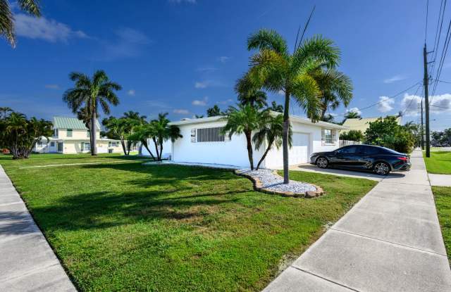 SEASONAL / SHORT-TERM RENTAL – Charming Downtown Punta Gorda Retreat Gallery 3