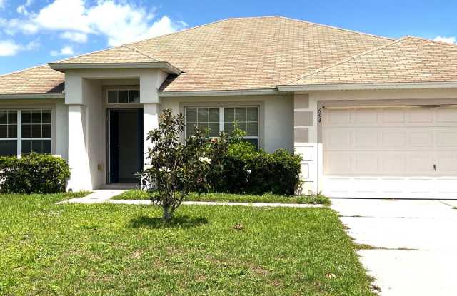 Come see this Beautiful and bright 3 bedroom 2 bath home! photos photos