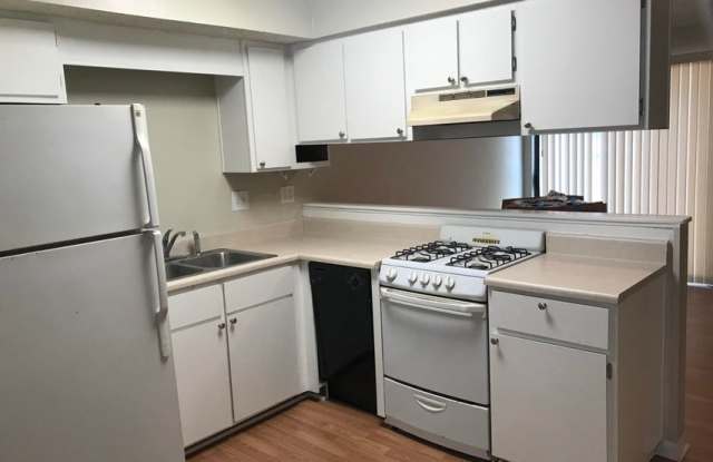 592 Hill Lane Unit #10 Gallery 2