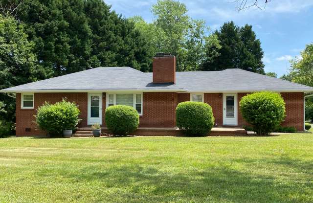 ***Just Reduced*** Move-in Ready!! - 308 Stowe Road, Belmont, NC 28012