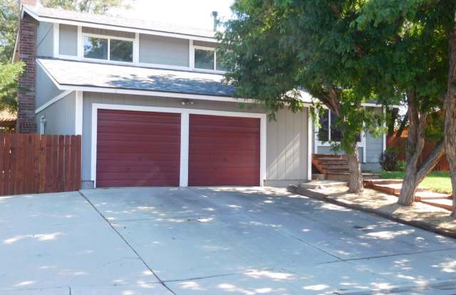 UNR friendly 4 Bedroom , 3 Bath Home Gallery 3