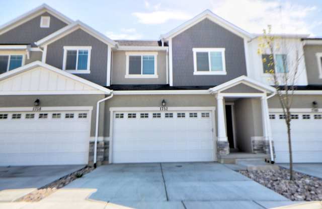 4 Bedroom Exchange Townhome photos photos