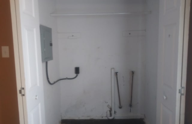 Cute and affordable 2/1 Large master WATER PAID BY OWNER photos photos