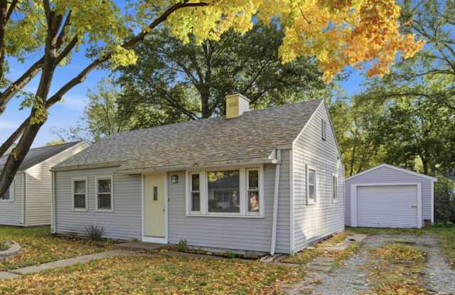 2534 S 52nd St - 2534 South 52nd Street, Lincoln, NE 68506