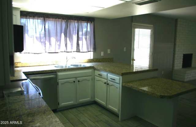 2217 S Las Flores Gallery 4