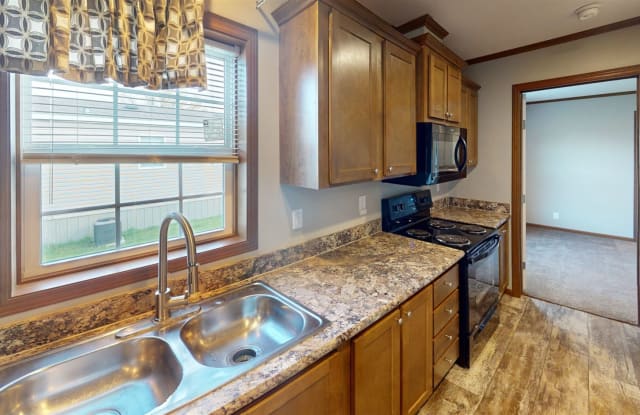 354 Continental Ave - 354 Continental Avenue, Bismarck, ND 58504