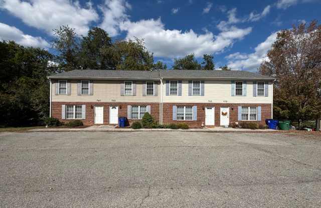 3 Bedroom, 1.5 Bath Townhouse - 755 East Main Street, Christiansburg, VA 24073 3 Bedroom, 1.5 Bath Townhouse - 755 East Main Street, Christiansburg, VA 24073