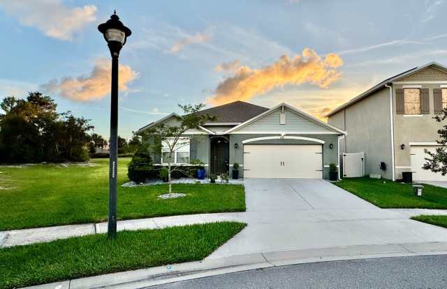 4 Bedroom Single Family Home in Orange City - 842 Katmai Drive, Orange City, FL 32763