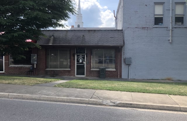 102 South Commerce Street - 102 Commerce Street, Johnson City, TN 37604
