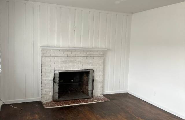 3203 Old Forest Rd Gallery 4
