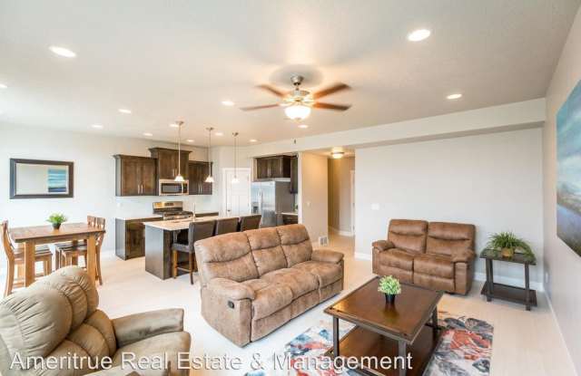 2307 W Cresthaven Lane Gallery 2