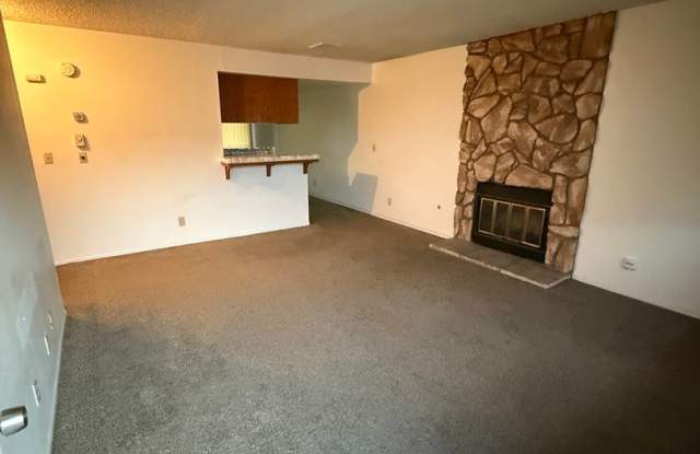 2 BEDROOM 1 BATH - UPSTAIRS UNIT Gallery 4