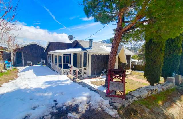 Charming 2 Bedroom Mountain Home with Deck, Patio  Scenic Views photos photos