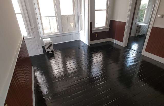 314 North Maple Avenue Gallery 3