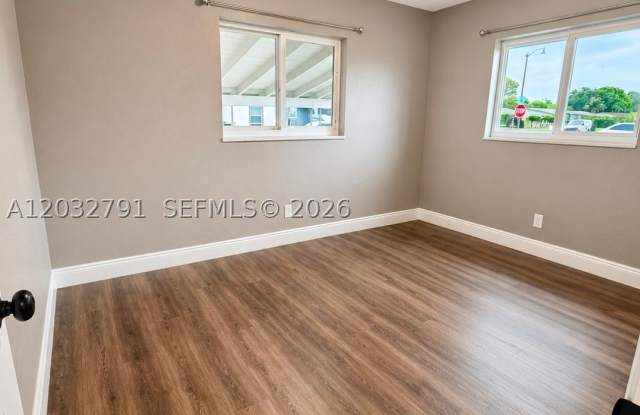 2350 NW 12th Ct Gallery 4