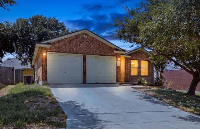 Charming 3 bedroom - Available now!! **MOVE IN SPECIAL 50% off 2nd full months rent** Gallery 1