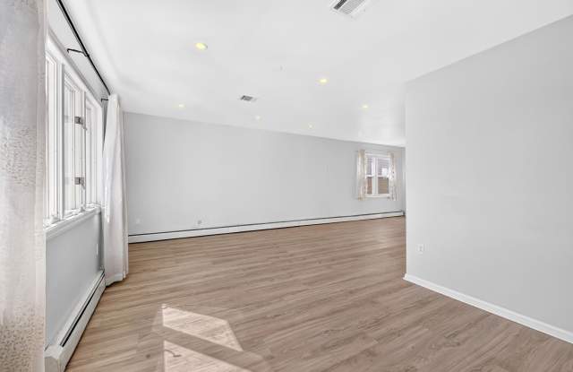 1101 SUMMIT AVE Gallery 4