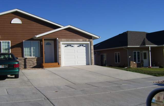 3 BEDROOM | 2 BATH | TOWNHOME | GARAGE photos photos