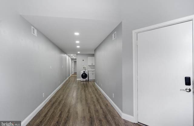 823 NEWINGTON Avenue Gallery 4