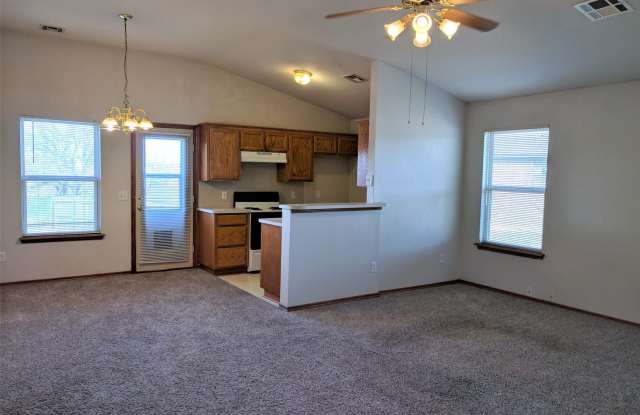 2821 East Lake Dr.  -  Norman 3 bedroom, 2 bath 2 car garage Gallery 4