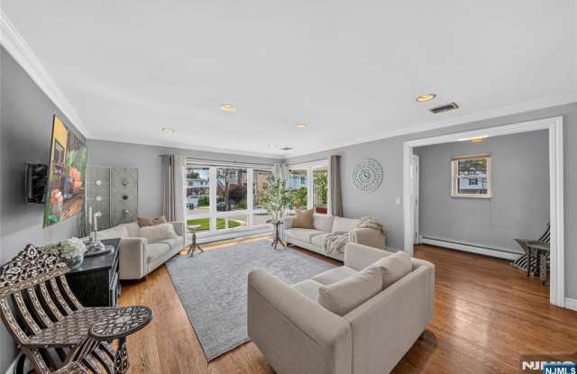 1026 Harvard Place Gallery 4