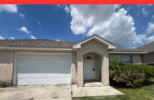 Large 3/2/2 Duplex with Easy Access to IH 35 for Commuters / Stained Concrete Floors  Carpet in Bedrooms / Fenced in Yard / CISD *2 weeks free rent off the first full month* photos photos