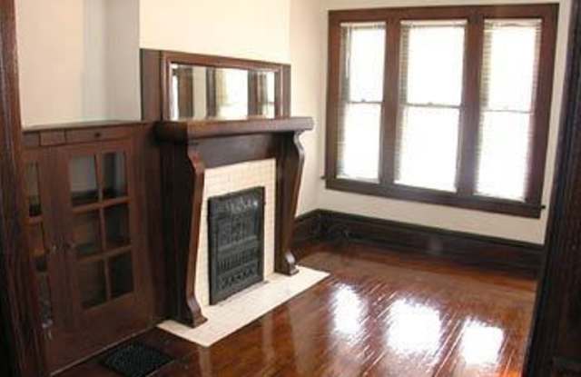 4 Bedroom North Campus Newly Remodeled House with 2 Decks and Patio photos photos