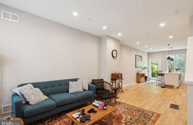 1510 N HOLLYWOOD Street photos photos