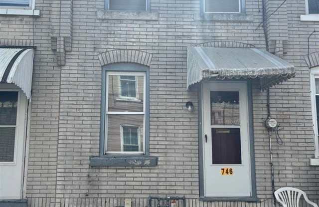 746 Laufer Street Gallery 1