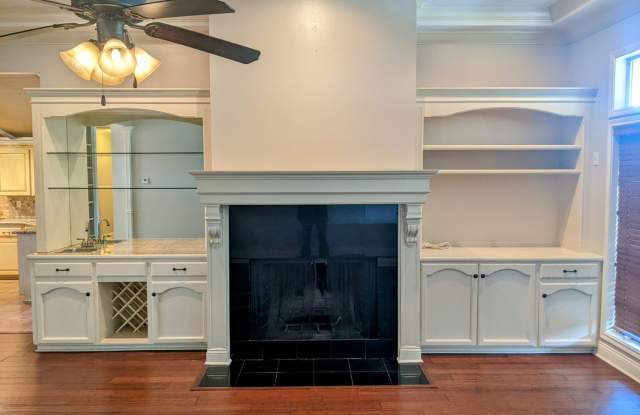 Spacious and Stunning 4/2 Home Gallery 4