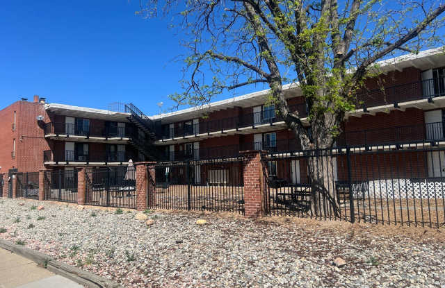 1 bedroom condo in Yosemite Court Condominiums! Available Now! Gallery 3