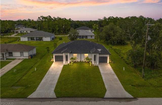 Spacious 6BR Duplex in Lehigh Acres photos photos