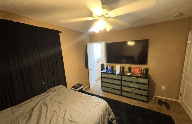 1090 Margaret Drive - 4 Gallery 3
