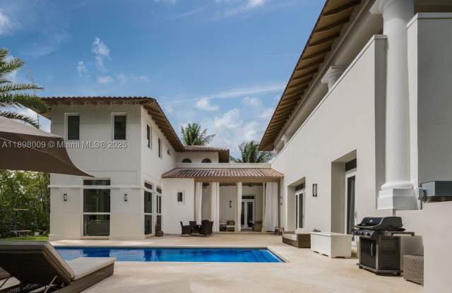 112 Paloma Dr Gallery 3