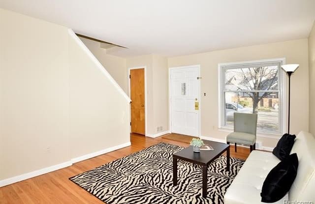 1515 W FARNUM Avenue Gallery 2